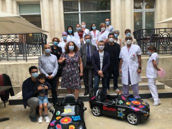 Remise de 2 voiturettes à l'Hôpital Américain de Paris